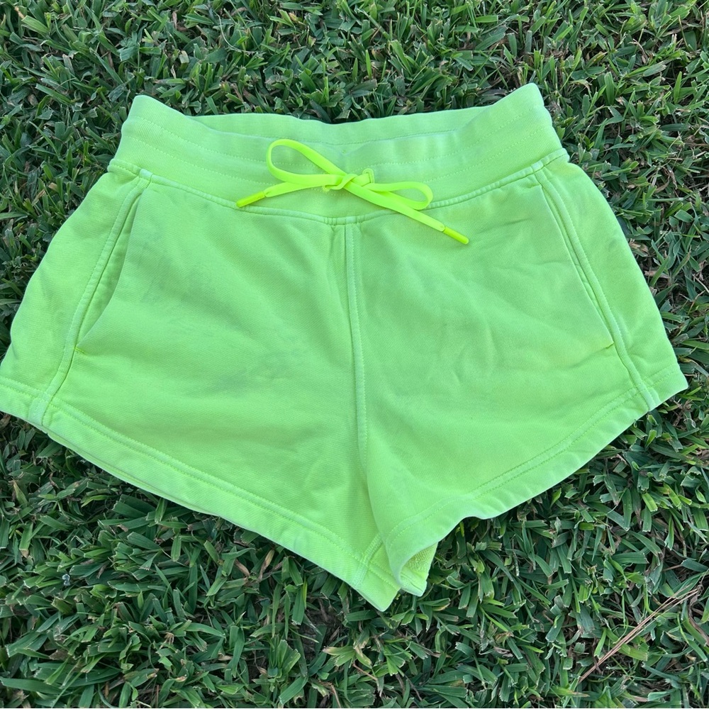 Lululemon Inner Glow High-Rise Short 3" - neon yellow - 6 - *Flaws!